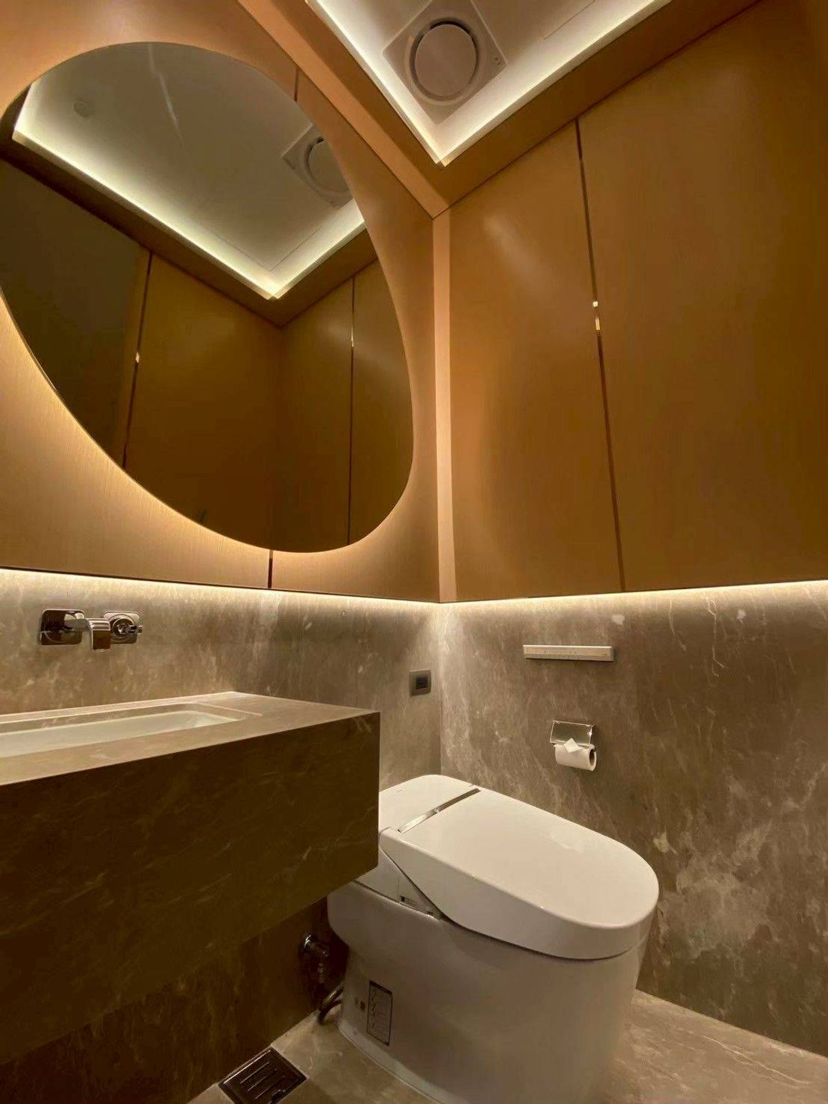 ♢ Nice Decoration ♢ Floor 20+ 85.26 sq.m. 1 bedroom | Near Mercury Tower 110 m, Mat Rade 110 m, Central Chidlom 220 m, BTS Chidlom Station 250 m. – รูปที่ 3