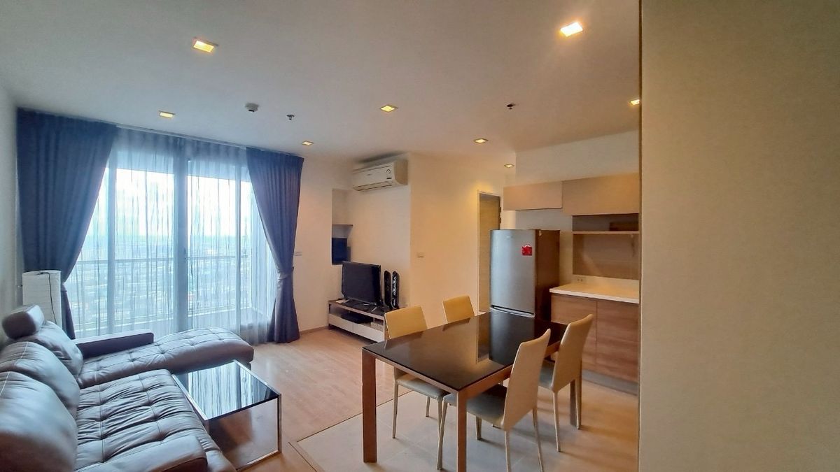 Condo for rent 2 bedrooms near BTS Saphan Khwai Wimut Hospital, beautiful room ready to move in.