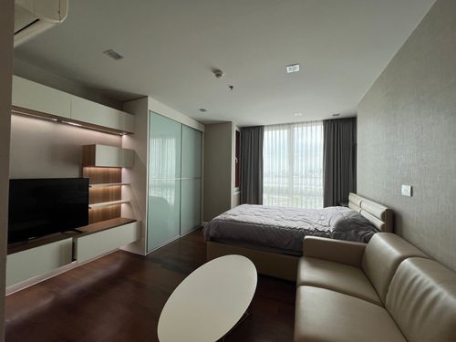 Condo for rent The Metropolis Samrong near Thepharak Intersection. Next to the way up and down the Green Line, Samrong Station, 1 bedroom, 1 water, furniture and complete electrical appliances.