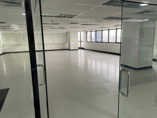 Office for rent in front of BTS Phaya Thai 128 sqm.