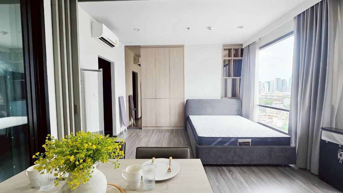 🏙 The corner room in the heart of the monument 🌟 IDEO Mobi Rangnam is only 23,000 baht/month. 🏙 The corner room in the heart of the monument 🌟 IDEO Mobi Rangnam is only 23,000 baht/month.
