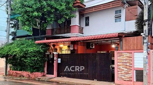 ขายบ้านเดี่ยว 3 ชั้น หมู่บ้านจิตรนภา พุทธมณฑลสาย 3 ซอย 28 บ้านหลังหัวมุม ทำเลดี ถนนหน้าบ้านกว้าง รถคอนเทนเนอร์เข้าได้ เหมาะอยู่อาศัยหรือทำโฮมออฟฟิศ