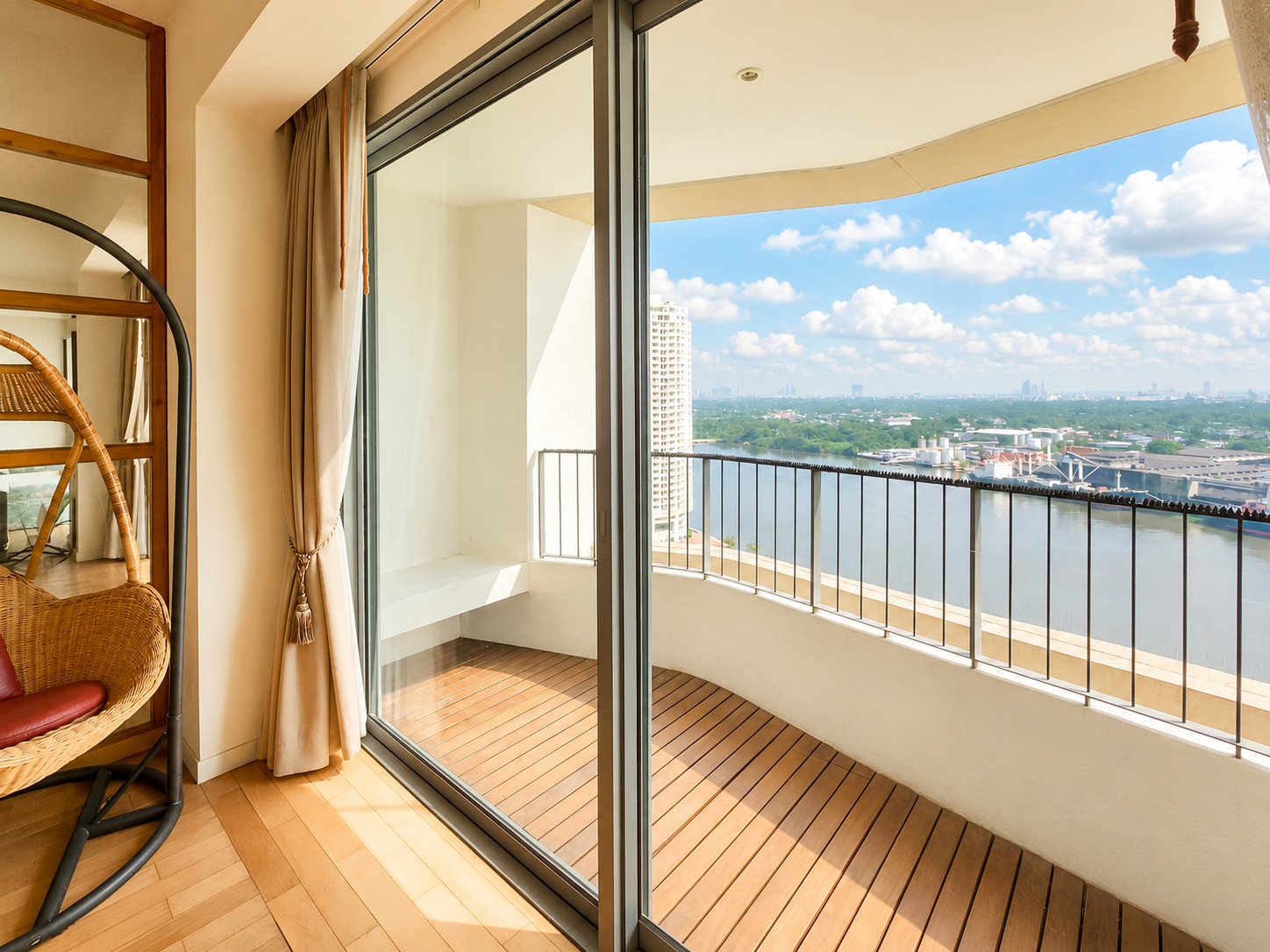  ♦ Spacious Room, Combined unit ♦ ชั้น 15++ พื้นที่ใช้สอย 220.00 ตร.ม. | 4 ห้องนอน 3 ห้องน้ำ | ใกล้ เซ็นทรัล พระราม 3 7 นาที, เทอร์มินอล21 พระราม 3 16 นาที – รูปที่ 3