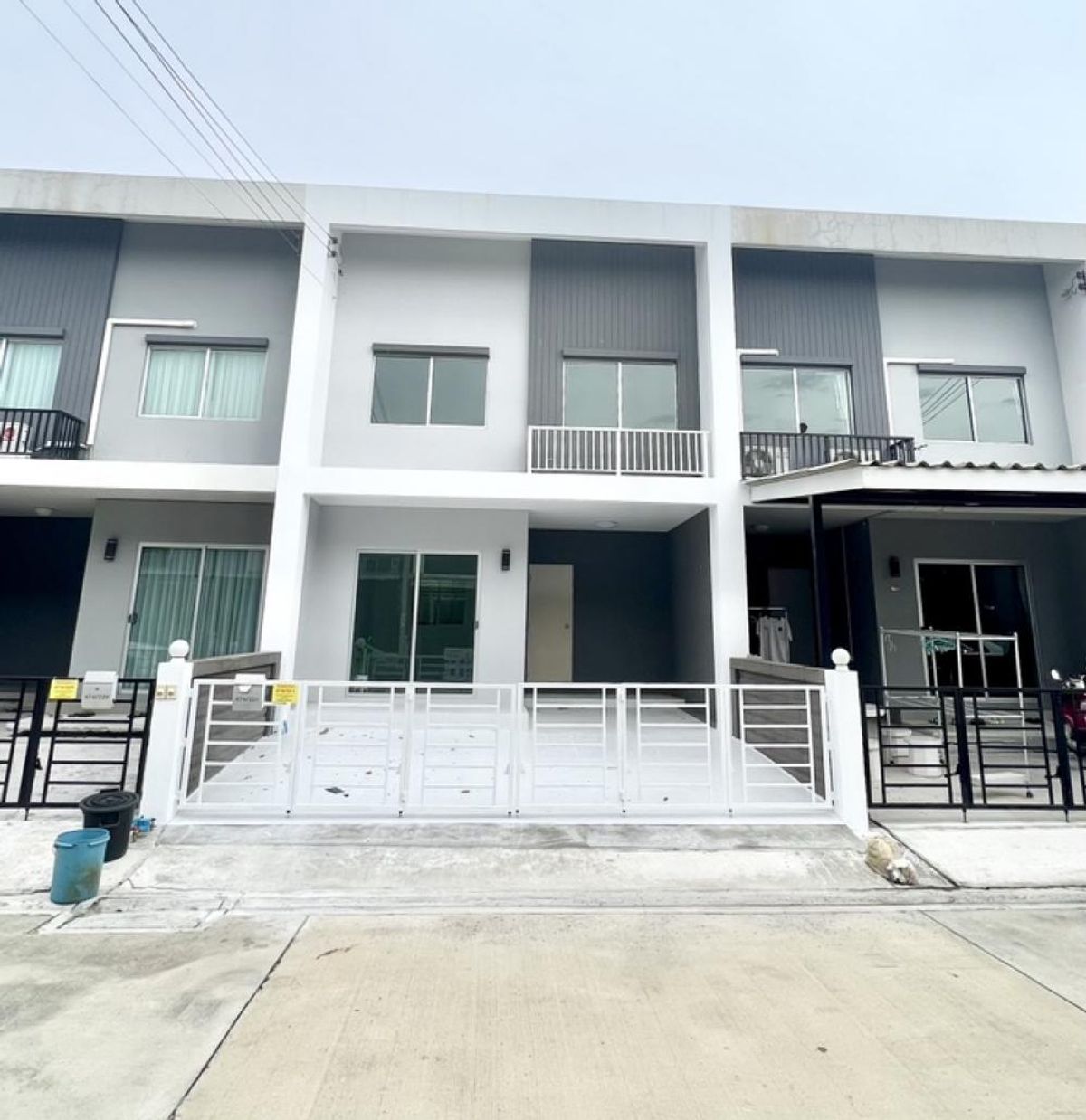 2-storey townhouse for rent in Tha Kham-Rama 2, beautiful, clean, convenient to travel