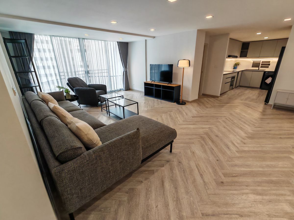 RENT (75,000 THB Negotiable) 3 Bed 185 Sqm @BTS Prompong