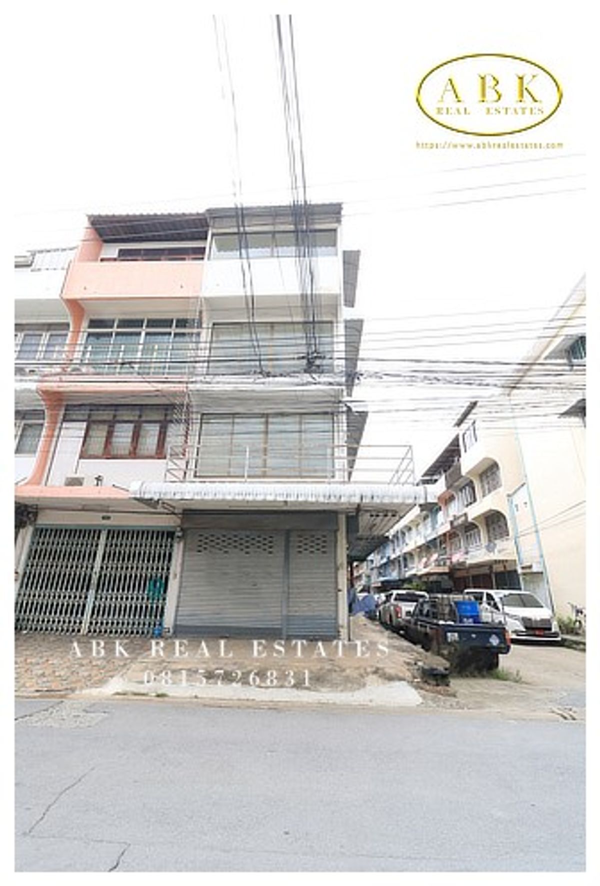 อาคารพาณิชย์ 4 ชั้น ห้องมุม ซ.ลาดพร้าว 64 แยก 2 ราคา 4.9 ล้านบาท อาคารพาณิชย์ 4 ชั้น ห้องมุม ซ.ลาดพร้าว 64 แยก 2 ราคา 4.9 ล้านบาท
