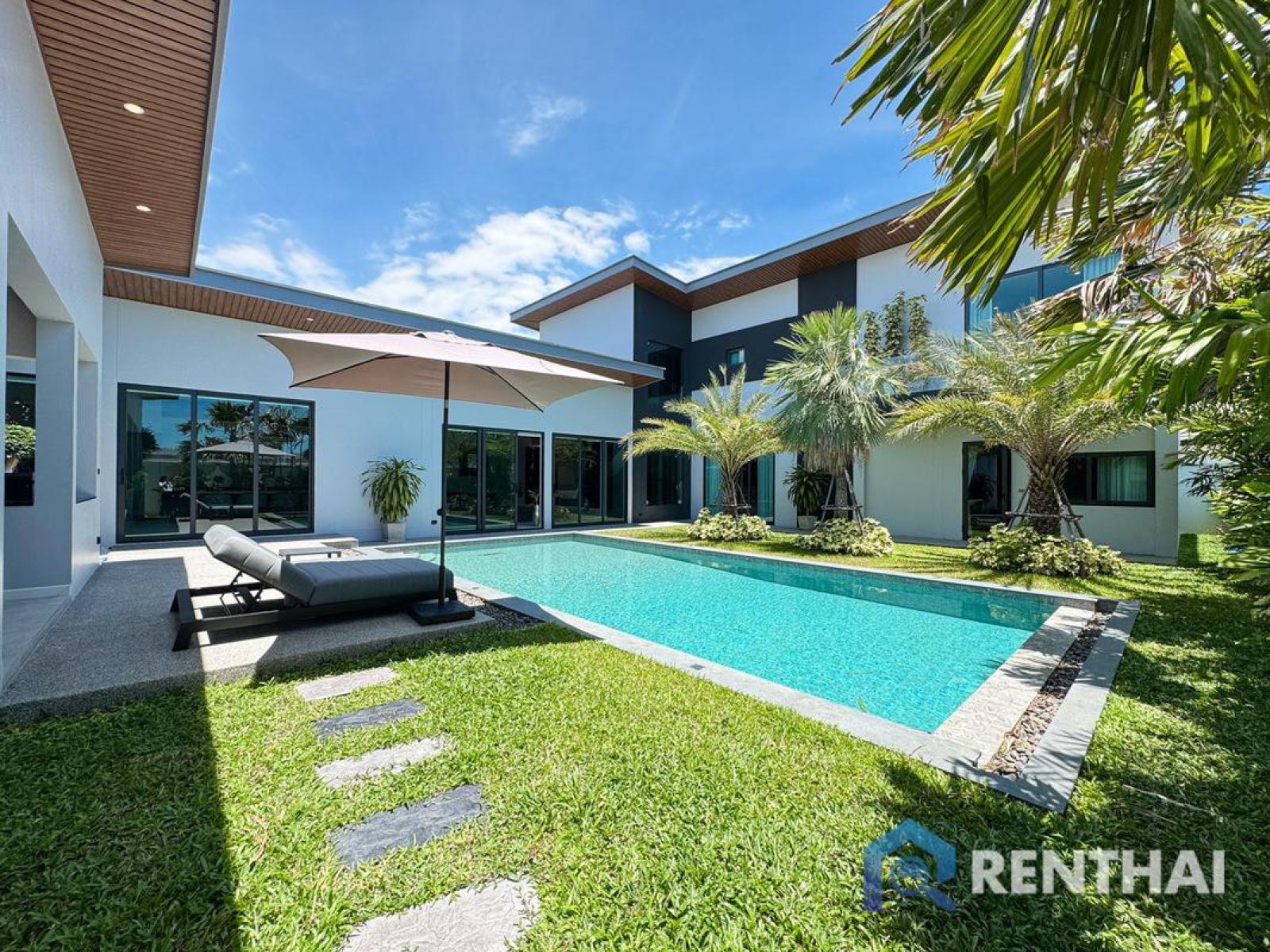 Spacious & Stylish Villa in Pattaya on a Large Land Plot Spacious & Stylish Villa in Pattaya on a Large Land Plot
