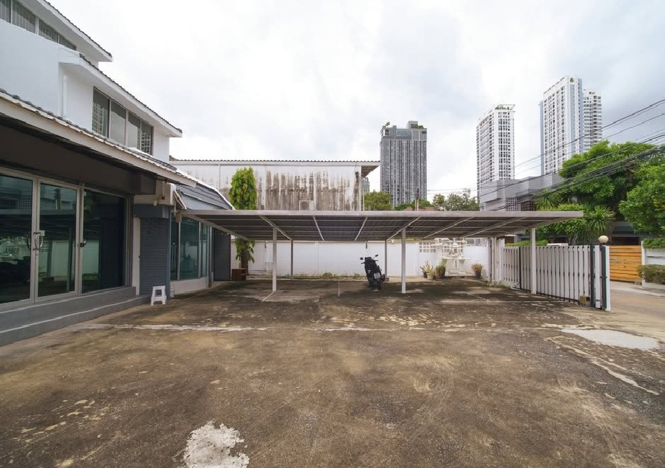 For Rent ให้เช่า อาคารสำนักงาน 3 ชั้น / ทำเล ลาดพร้าว / ซอยลาดพร้าว 8 / พื้นที่ดิน 184 ตารางวา / พื้นที่ใช้สอยกว่า 500 ตารางเมตร / อาคารมีแอร์ / ตกแต่งเป็น Office / จอดรถมากกว่า 10 คัน / เหมาะหลากหลายธุรกิจ จดบริษัทได้ – รูปที่ 2