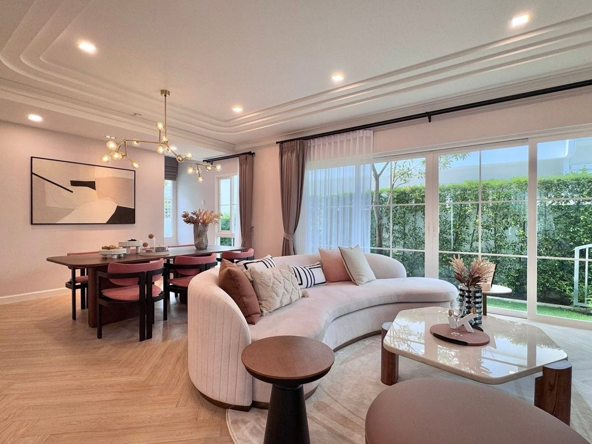 🌟For Rent: Detached House in Chaiyapruk Bangna Trad K.M. 15. Two - storey 4 bedrooms and 4 bathrooms. Fully furnished and nicely decorated.💥Rental Fee: 130,000 THB/Month.