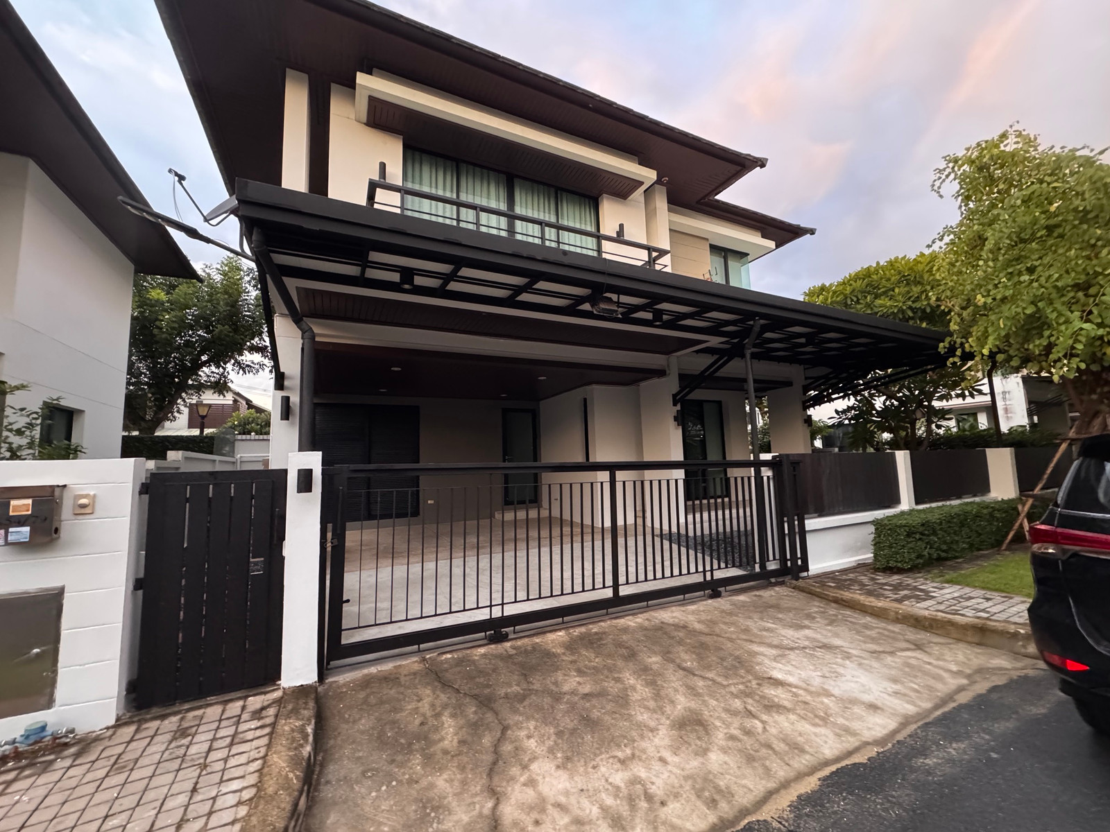 Quick sale, detached house, complete decoration Quick sale, detached house, complete decoration