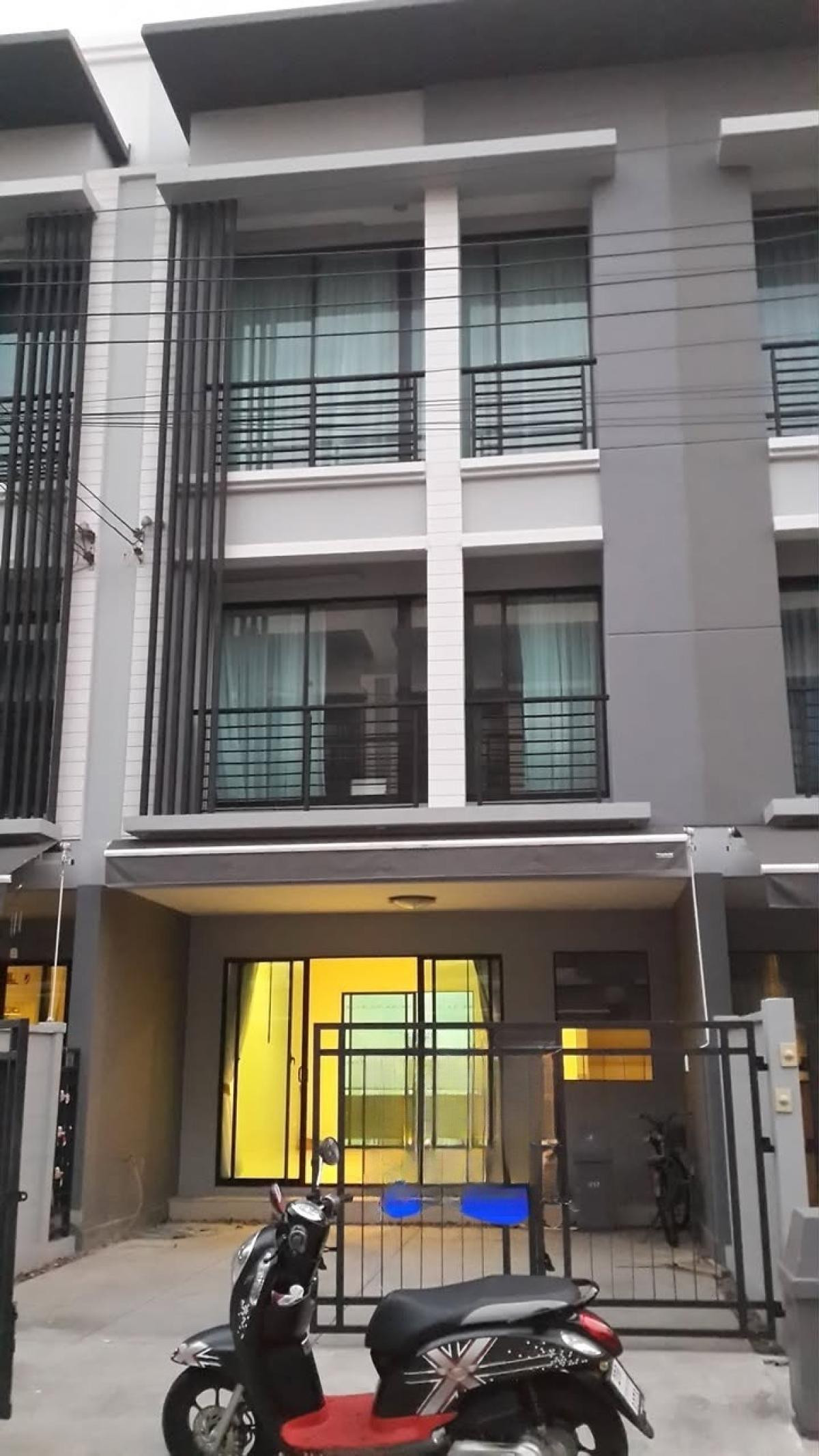 For Sale Townhouse/Townhome , BAAN KLANG MUANG NGAMWONGWAN , river view , Thung Song Hong , Lak Si , Bangkok , CX-112307 For Sale Townhouse/Townhome , BAAN KLANG MUANG NGAMWONGWAN , river view , Thung Song Hong , Lak Si , Bangkok , CX-112307