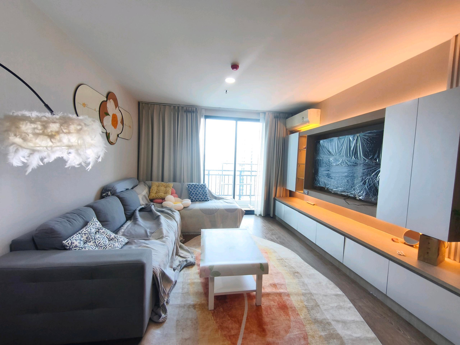 🔴14,000฿🔴 𝐀𝐫𝐭𝐢𝐬𝐚𝐧 𝐑𝐚𝐭𝐜𝐡𝐚𝐝𝐚┃Artisan Ratchada ✅ near MRT Cultural Center, there is a free MRT shuttle. If interested, talk to us. 𝙇𝙄𝙉𝙀 is here (very quick response):​📱 Property code​ 6908-2704📱: Line ID:@bbcondo88