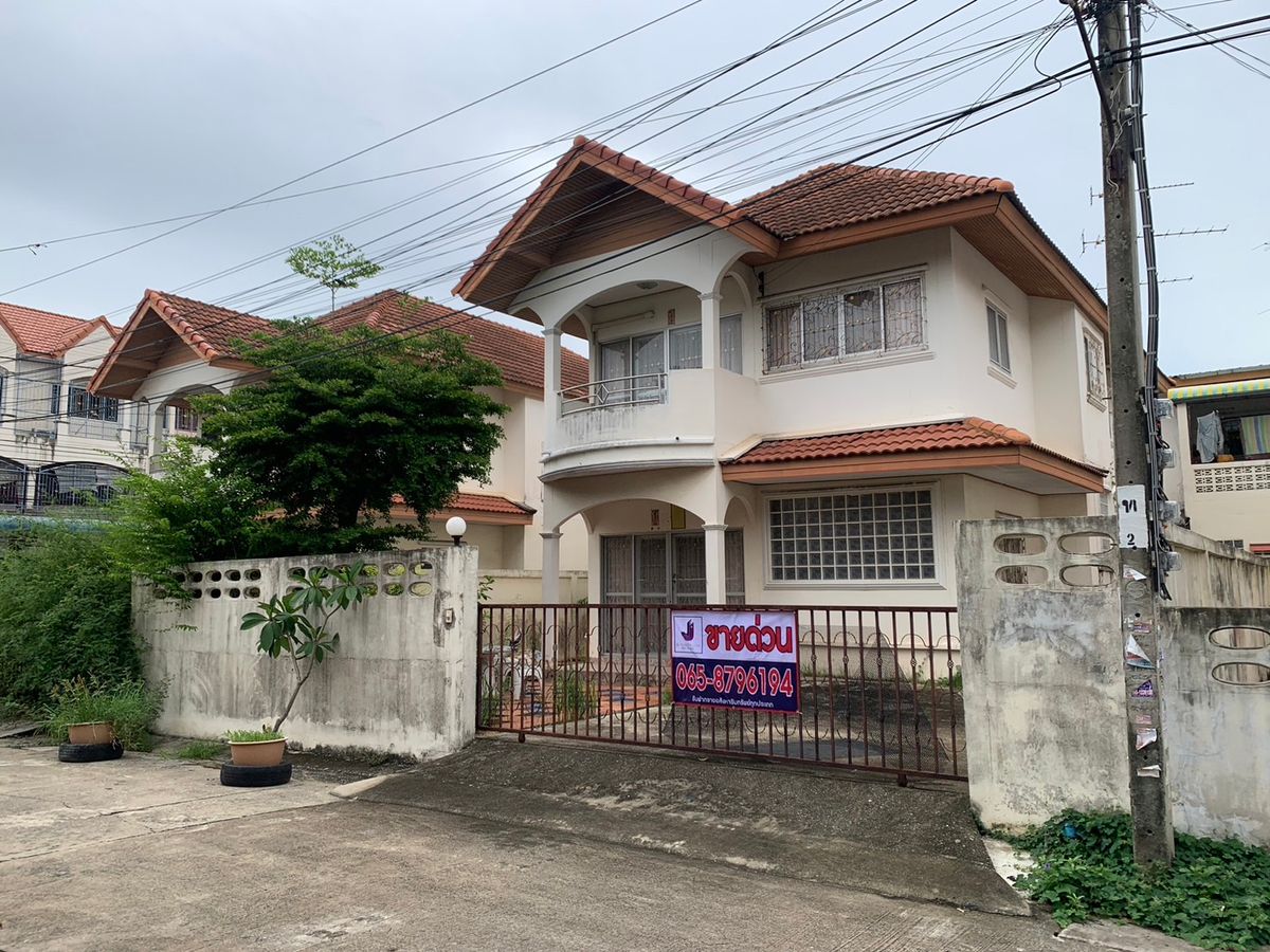The cheapest detached house in the project, good location, convenient to travel near the department stores and schools. The cheapest detached house in the project, good location, convenient to travel near the department stores and schools.