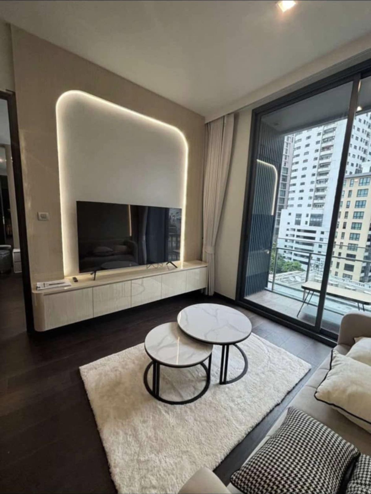For Rent Corner Unit at Laviq Sukhumvit 57 Room Size 45 SQM Fully Furnished