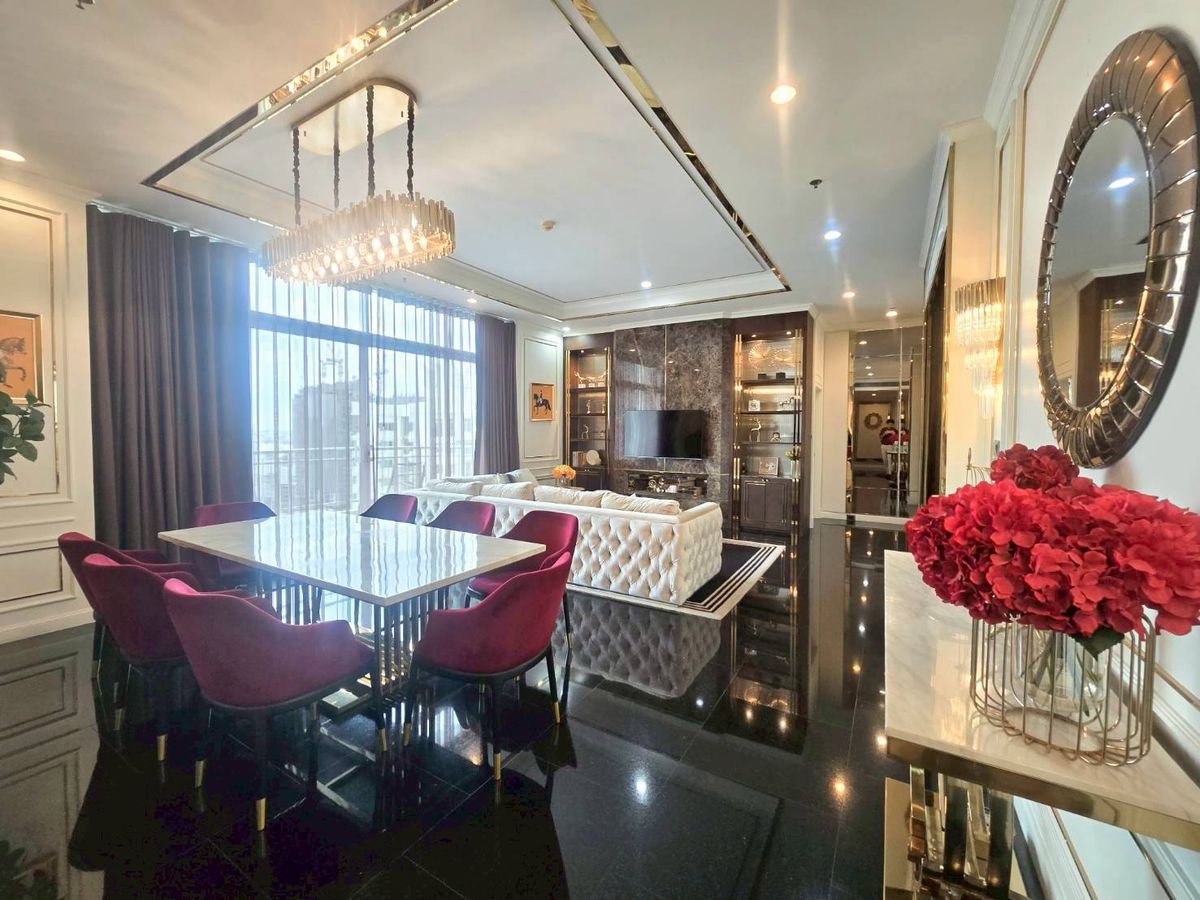 ♦ Luxury Penthouse ♦ ชั้น 15++ ขนาด 274.88 ตร.ม. | 4 ห้องนอน 5 ห้องน้ำ 4 ที่จอดรถ | วิว | ใกล้ ศูนย์วัฒนธรรม 490 เมตร