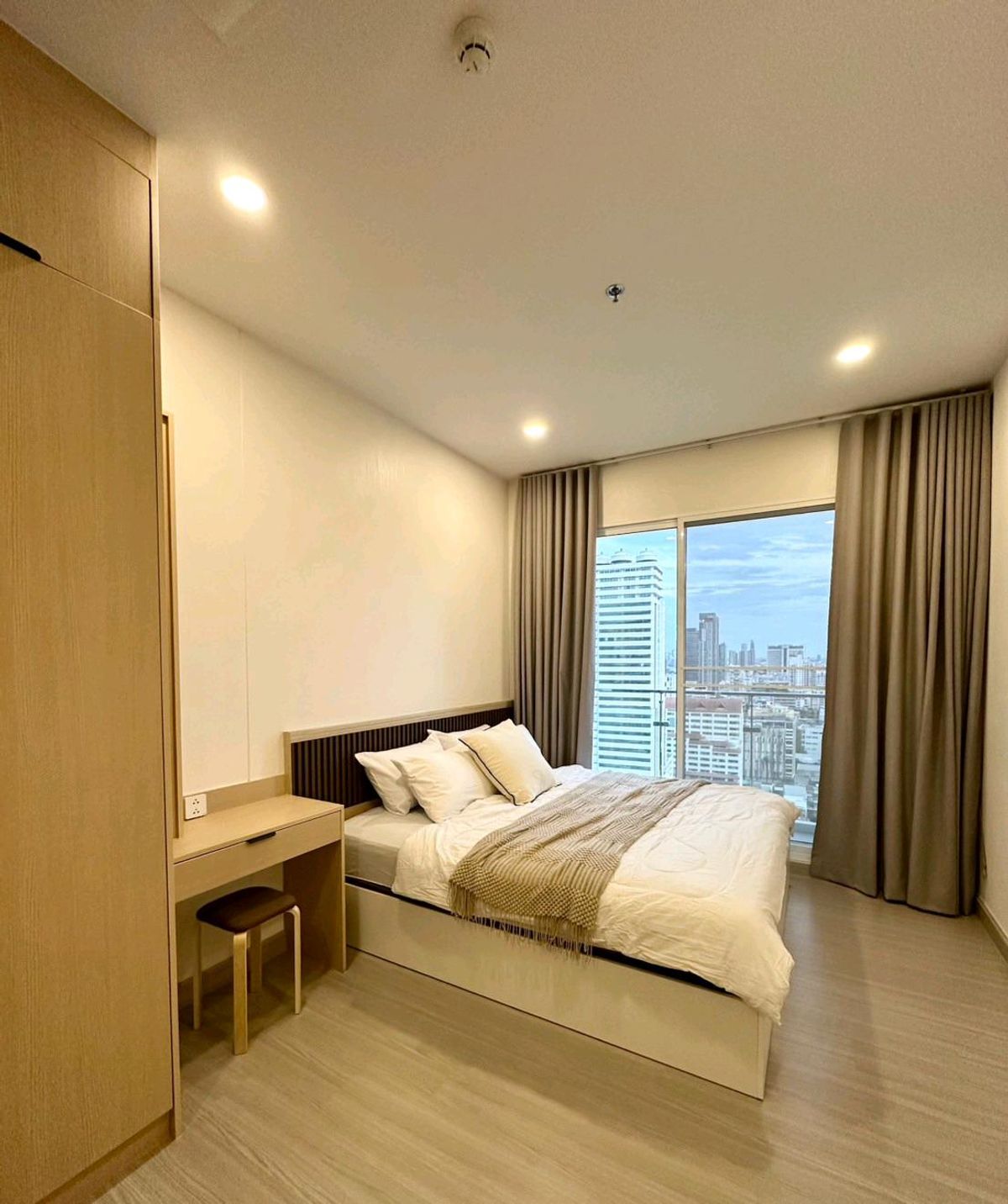📢 Rent a condo Supalai Premier Four Phraya-Sam Yan 52 sqm. Floor 21, south, very good wind. There are 2 balcony 🌀 📢 Rent a condo Supalai Premier Four Phraya-Sam Yan 52 sqm. Floor 21, south, very good wind. There are 2 balcony 🌀
