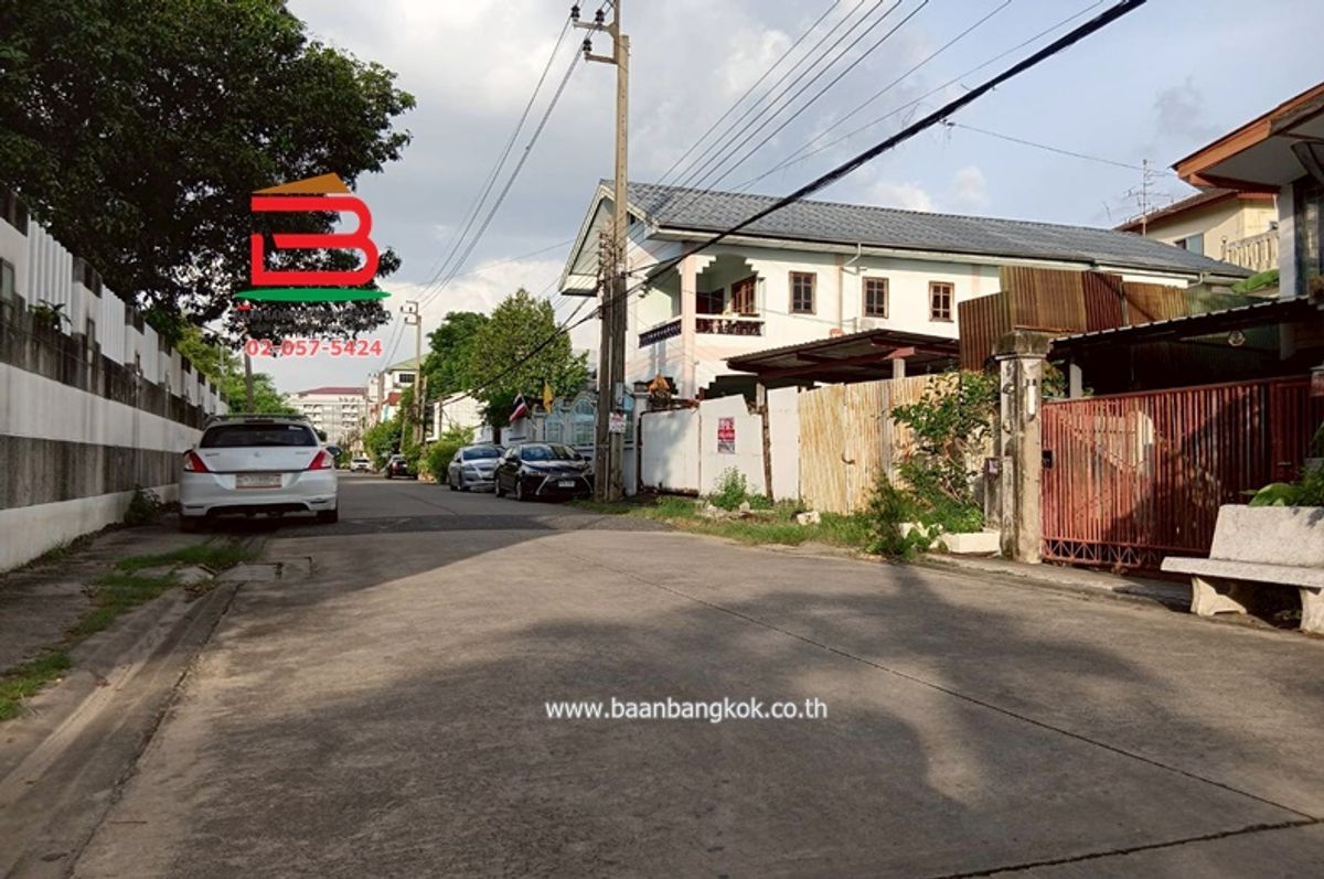 ที่ดินพร้อมบ้าน เนื้อที่ 54 ตร.ว. ซอยวิภาวดี 60 ใกล้โทรทัศน์ไทยพีบีเอส ถนนวิภาวดีรังสิต แขวงตลาดบางเขน เขตบางเขน – รูปที่ 2