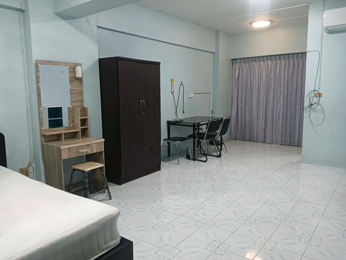 Condo for rent in Wilcher Srinakarin 4,500 baht per month Condo for rent in Wilcher Srinakarin 4,500 baht per month