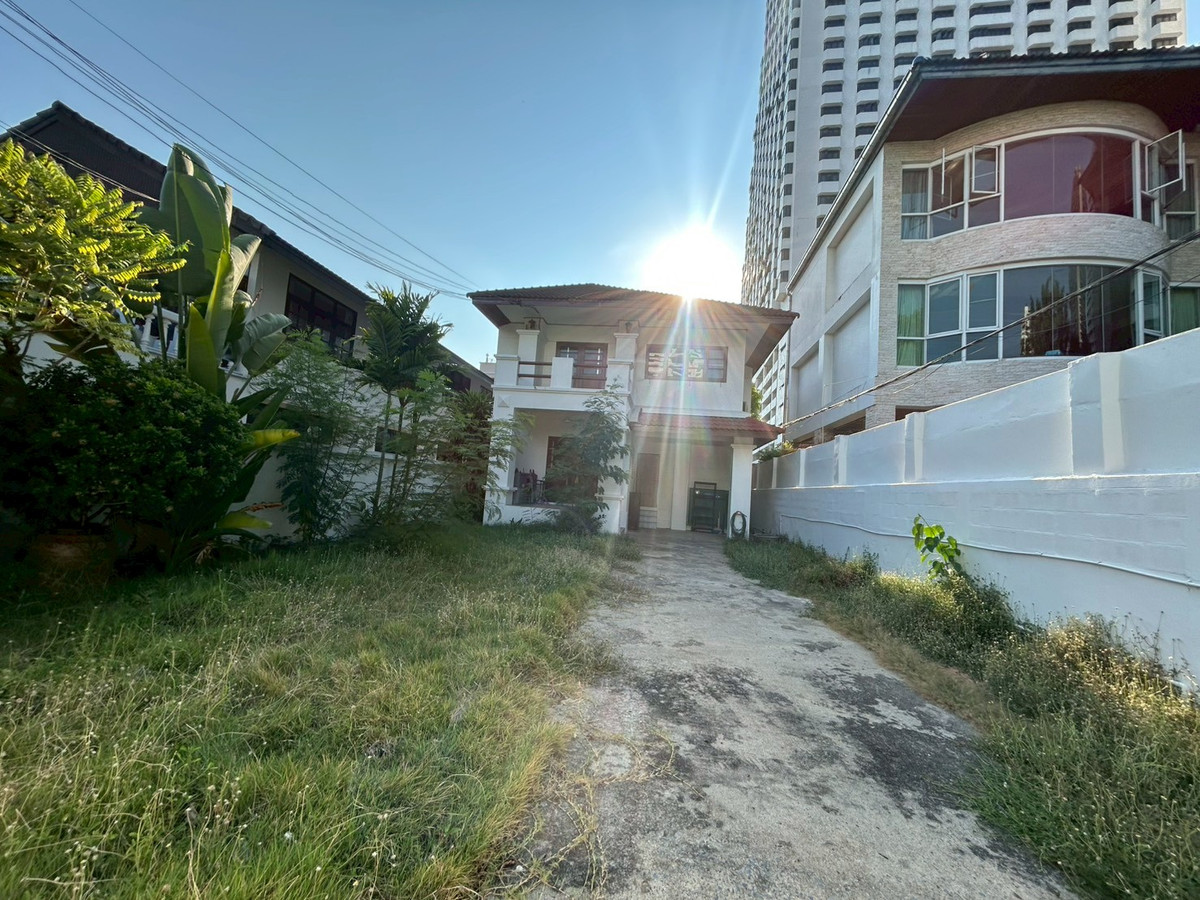 🔥 Quick rental 🔥 2 -story luxury single house, golden location, near BTS Park BTS Nana, ready to stay, rely on Renovate.