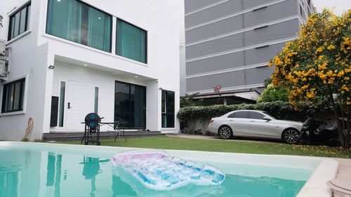 🏡 บ้านโมเดิร์น ให้ความรู้สึกเหมือนอยู่พูลวิลล่า เลี้ยงสัตว์ได้ พร้อมสระว่ายน้ำระบบเกลือและสวนส่วนตัว