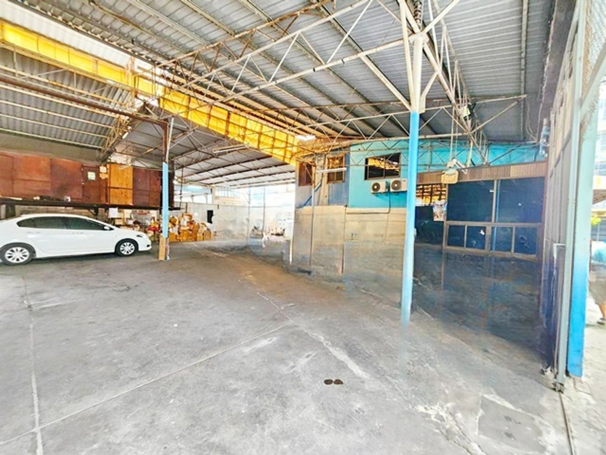 Rent a warehouse in the middle of the city Phraya Phraya Pier MRT Hua Lamphong 360 m. Charoen Krung 25-35 Noi Market Samphanthawong 196 Sq. 782 sqm.