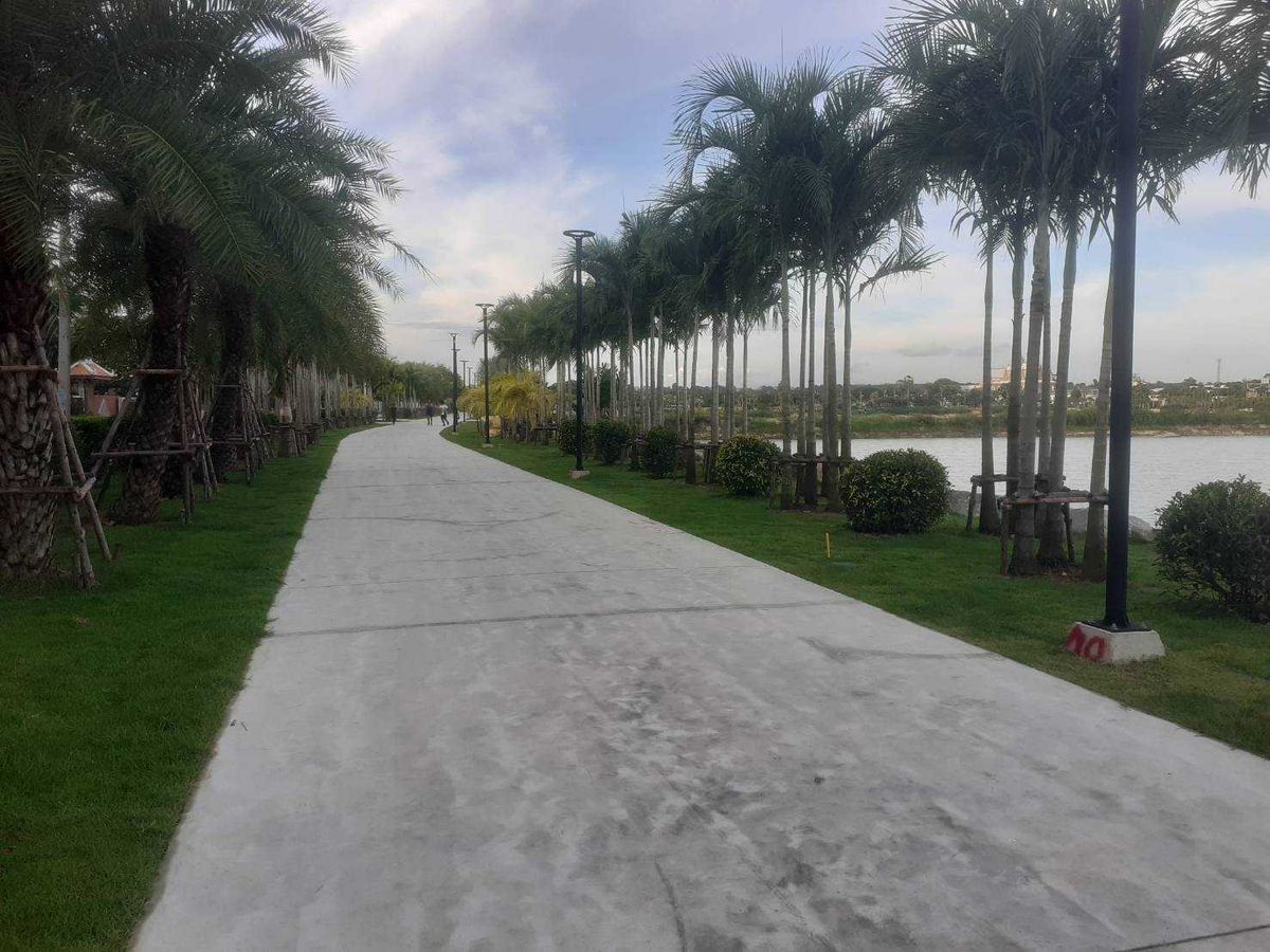 Land for sale, good location, 4 rai in the heart of Bang Lamung, Nong Prue, Chon Buri Land for sale, good location, 4 rai in the heart of Bang Lamung, Nong Prue, Chon Buri