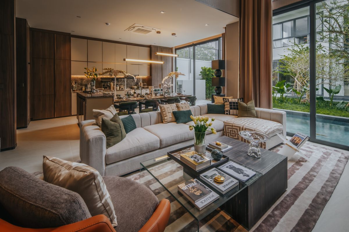 🏡 Luxurious detached house at Artale Asoke-Rama9 with modern design, featuring 3 spacious bedrooms, 5 bathrooms, a high-ceiling living room with private pool view, and a fully equipped kitchen and pantry. Prime city location near Asoke-Rama 9 road. 🏡 Luxurious detached house at Artale Asoke-Rama9 with modern design, featuring 3 spacious bedrooms, 5 bathrooms, a high-ceiling living room with private pool view, and a fully equipped kitchen and pantry. Prime city location near Asoke-Rama 9 road.