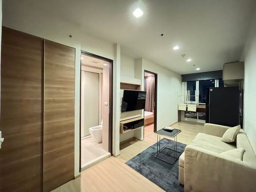 Rhythm Sathorn, very beautiful room, beautiful view, Foni Zeo, near BTS, Saphan Taksin, can ask for an appointment.