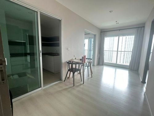 ✨ For Sale: Life Ratchadapisek Condo ✨  💰 Only 4,240,000 THB