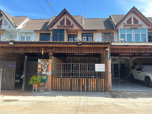 Townhouse for sale Petch Ek Village  Soi Wat Lat Pla Duk 500 meters to Kanchanaphisek Road Tel.099-998-3897