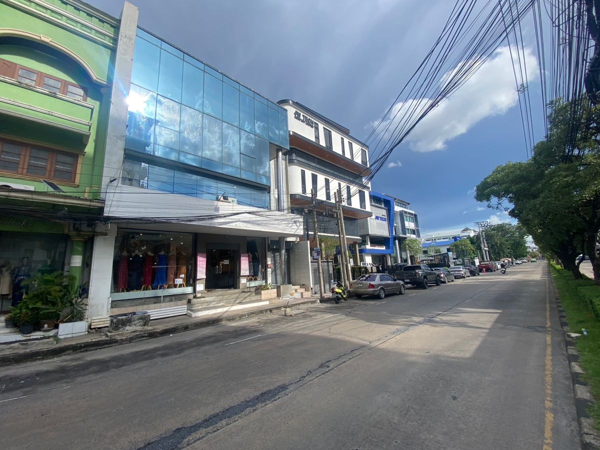 Selling a 4 -story office building next to Happy Land Road 1 Selling a 4 -story office building next to Happy Land Road 1