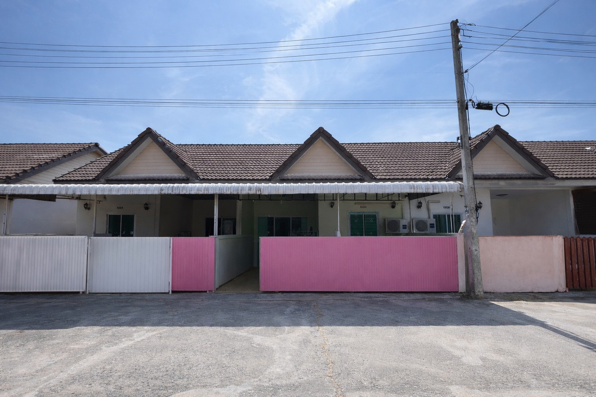 Townhouse for Sale: 100 sq.m., Near Soi 2 Market, Khun Thale Townhouse for Sale: 100 sq.m., Near Soi 2 Market, Khun Thale