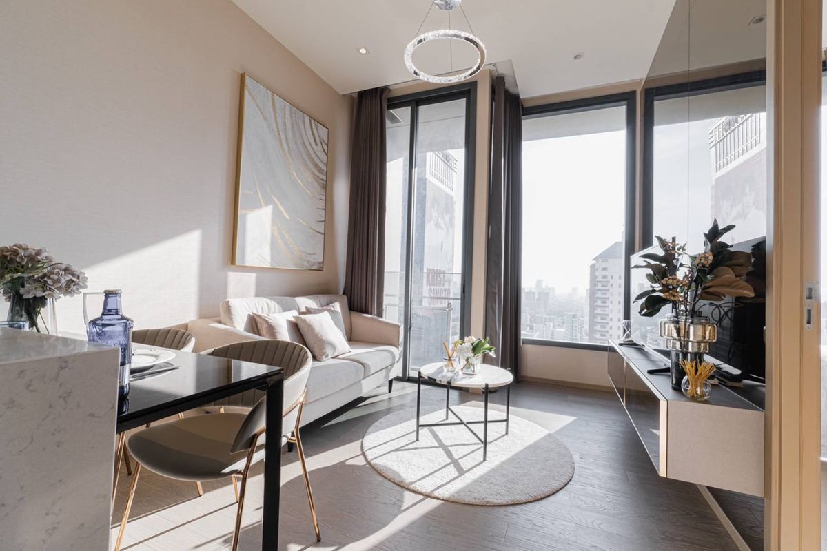 The ESSE Asoke: Beautiful rooms decorated in the heart of Asoke.