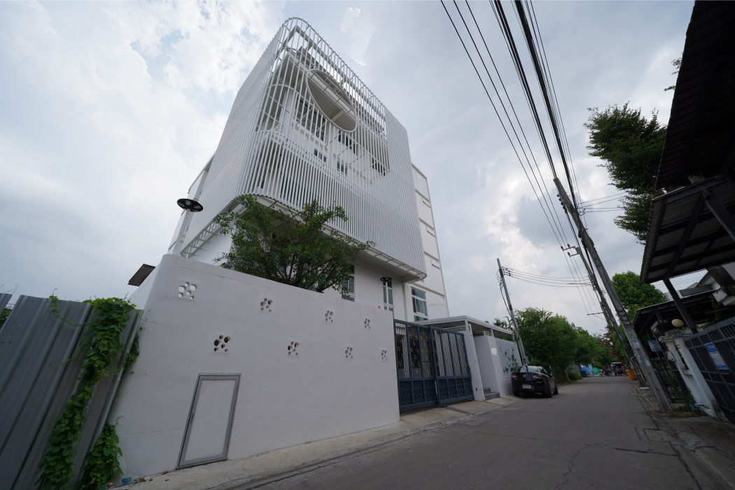 For sale: Office, new condition, Lat Phrao 71, Nak Niwat, usable area 1000 sq m, area 1 ngan, ready to use. For sale: Office, new condition, Lat Phrao 71, Nak Niwat, usable area 1000 sq m, area 1 ngan, ready to use.