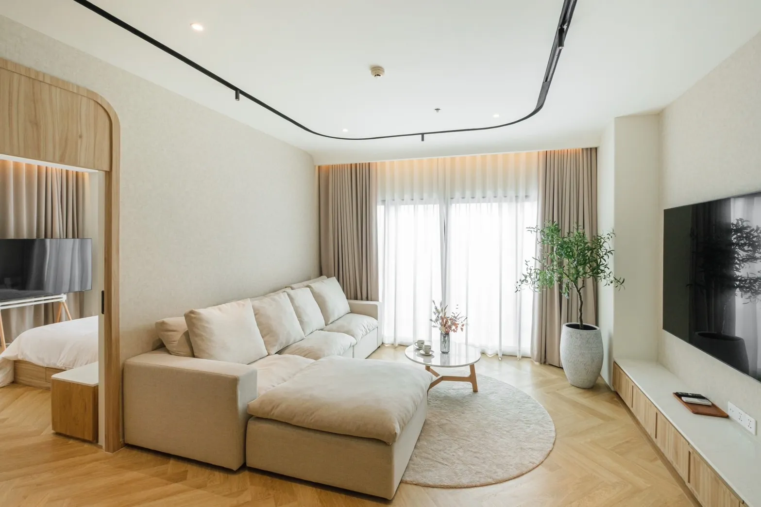 🔥Best Value 2BR Near BTS Ekkamai | Noble Reveal Sukhumvit | Renovated | High-Demand Rental Zone [U1985457]