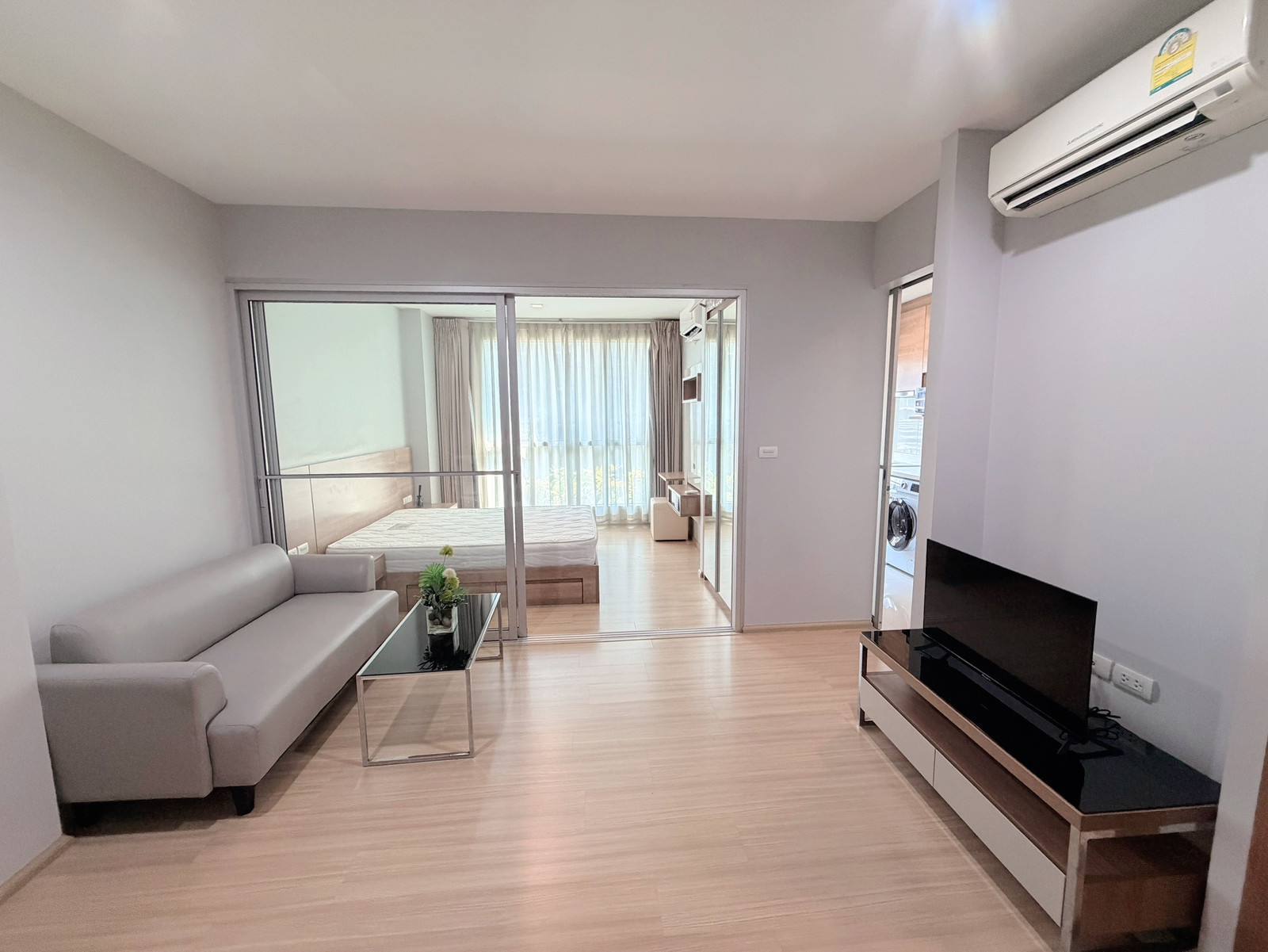 RENT !! Condo Rhythm Ratchada-Huay kwang, MRT Huay kwang, 1 Bed, Floor 8, Area 40sq.m., Rent 15,000 Baht RENT !! Condo Rhythm Ratchada-Huay kwang, MRT Huay kwang, 1 Bed, Floor 8, Area 40sq.m., Rent 15,000 Baht