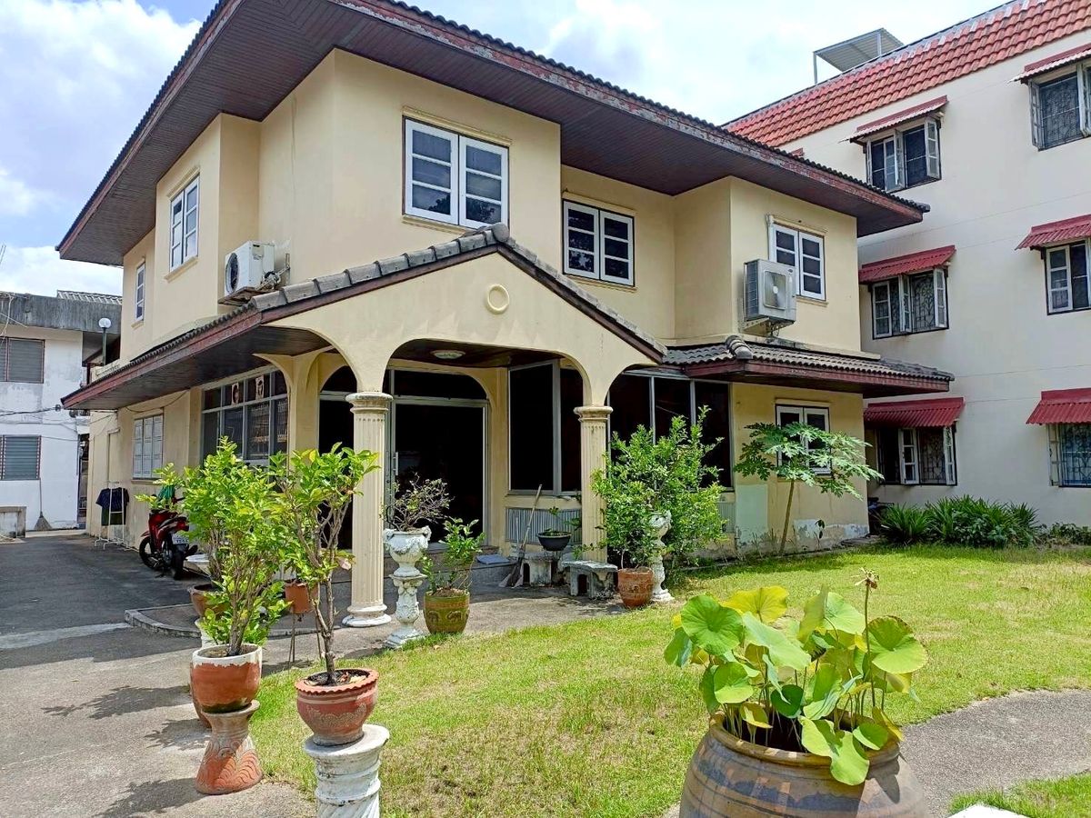 ขายบ้านพร้อมที่ดินใจกลางพระนคร ใกล้เสาชิงช้า ตั้งอยู่ที่ตรอกตึกดิน ตรงข้าม ศาลาว่าการกรุงเทพ เหมาะทำ Hostel ขายบ้านพร้อมที่ดินใจกลางพระนคร ใกล้เสาชิงช้า ตั้งอยู่ที่ตรอกตึกดิน ตรงข้าม ศาลาว่าการกรุงเทพ เหมาะทำ Hostel