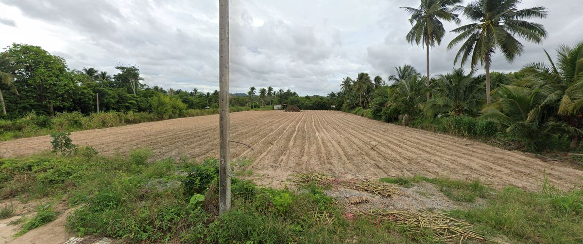 Land for sale 11 rai 278 sq.w., good location in Khao Khan Sriracha, Chon Buri Land for sale 11 rai 278 sq.w., good location in Khao Khan Sriracha, Chon Buri