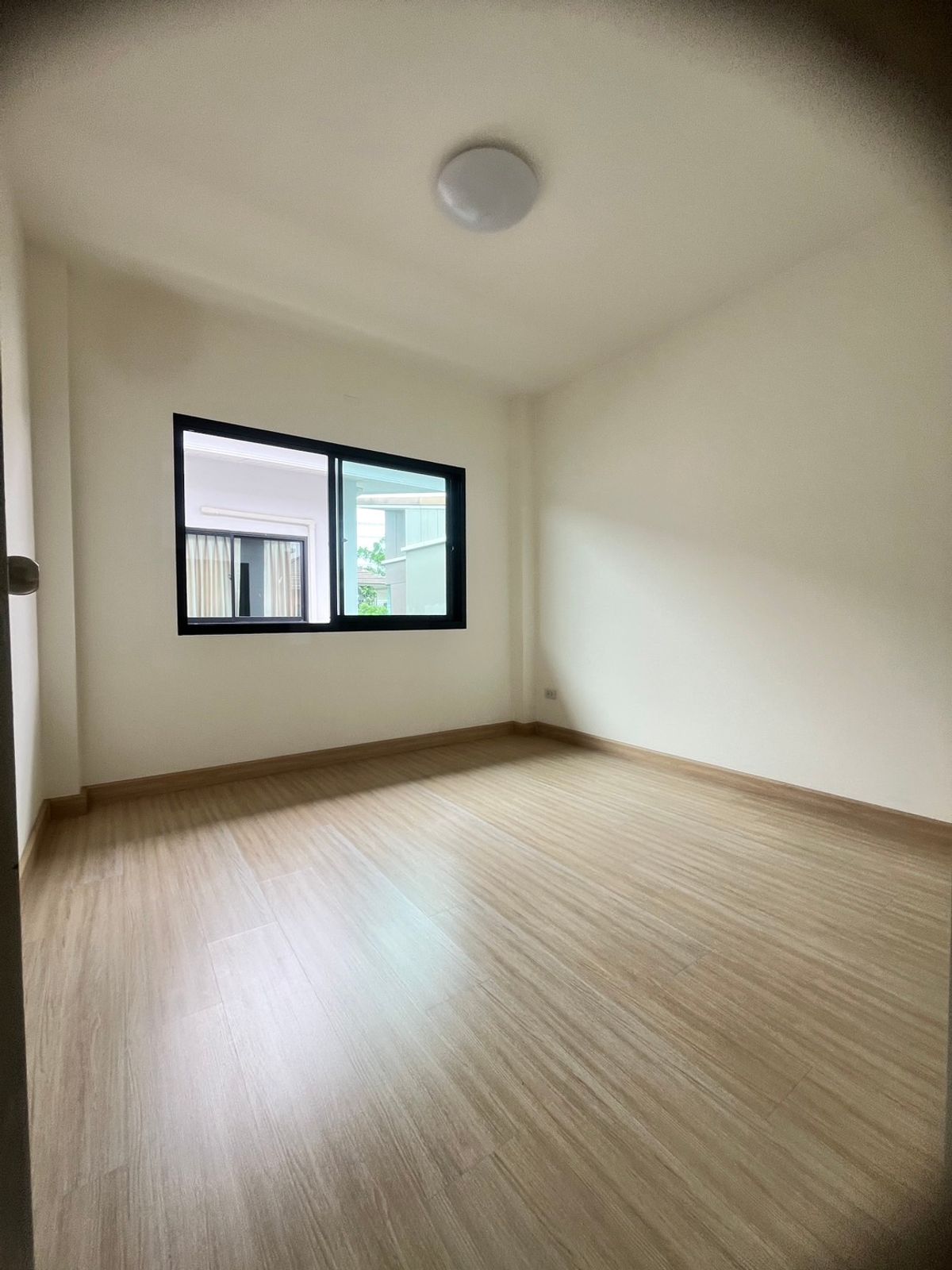ขาย ! บ้านเดี่ยวสไตล์โมเดิร์น ติดถนนคู่ขนานพระราม 2 ขาย ! บ้านเดี่ยวสไตล์โมเดิร์น ติดถนนคู่ขนานพระราม 2