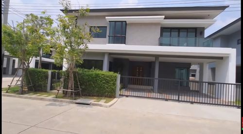 ♤ Luxury House ♤ 2 ชั้น | ขนาดที่ดิน 67.00 ตร.ว. พื้นที่ใช้สอย 280.00 ตร.ม. | 4 ห้องนอน 5 ห้องน้ำ 3 ที่จอดรถ | ใกล้ รถไฟฟ้าท่าอิฐ เซ็นทรัล-รัตนาธิเบศร์ เซ็นทรัลเวสเก็ต