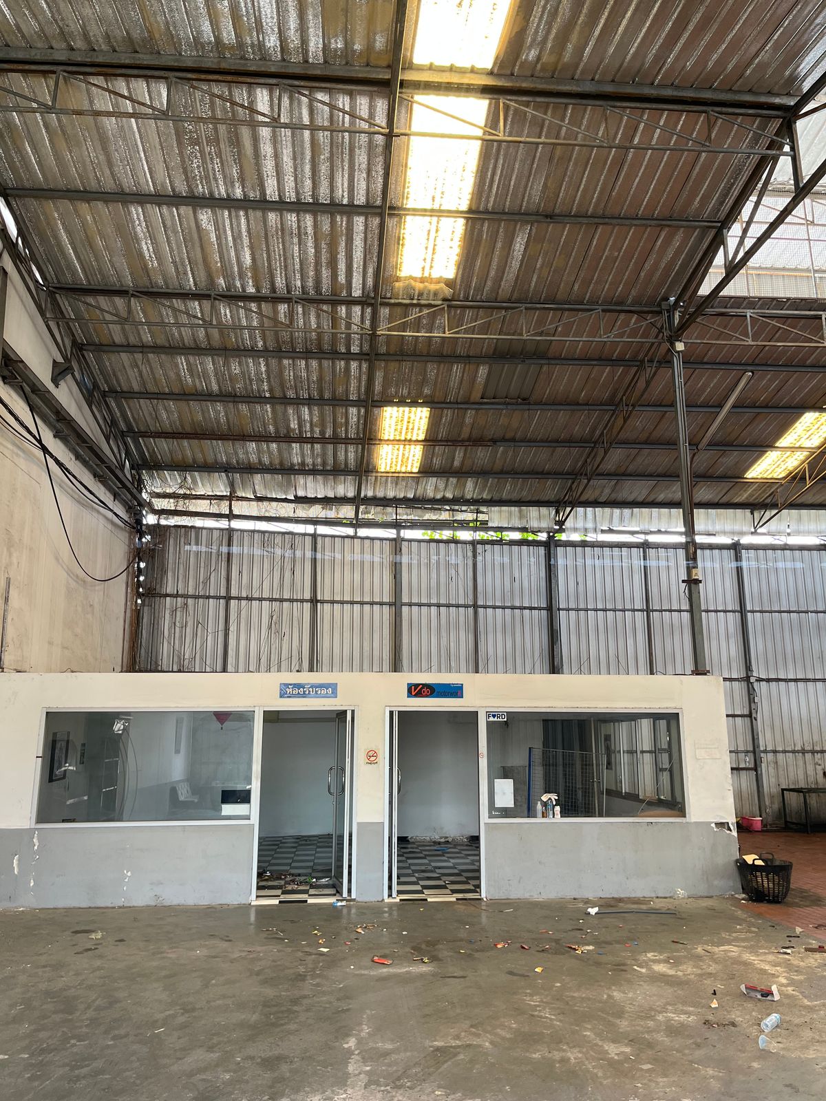 Rental area on Sirindhorn Road, size 36 * 21 meters 756 sqm