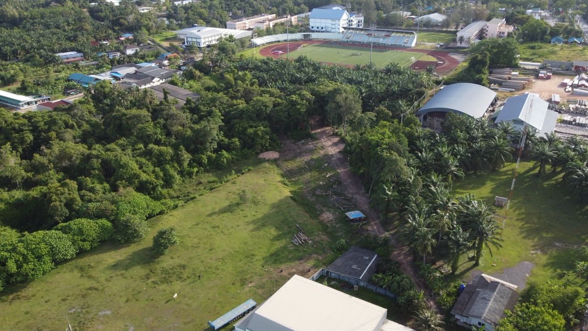 Land for sale, good location with 5 rai of buildings, almost on Petchkasem Road Near educational institutions Khun Krating Community, Tak Daeng Subdistrict, Mueang District, Chumphon Province, only 9 minutes into the city – รูปที่ 3