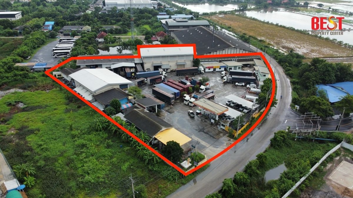 Selling large warehouses, good condition, special price, ready to use immediately. The area of ​​6 rai is only 49.9 million baht.