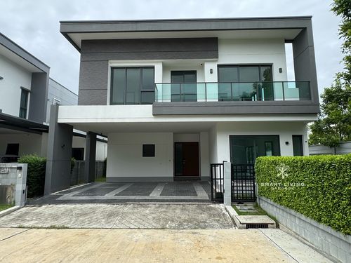 Sell with tenant til April 2027
luxury single house in prime location, corner plot, quick access to top international schools, shopping malls, and leading hospitals. 