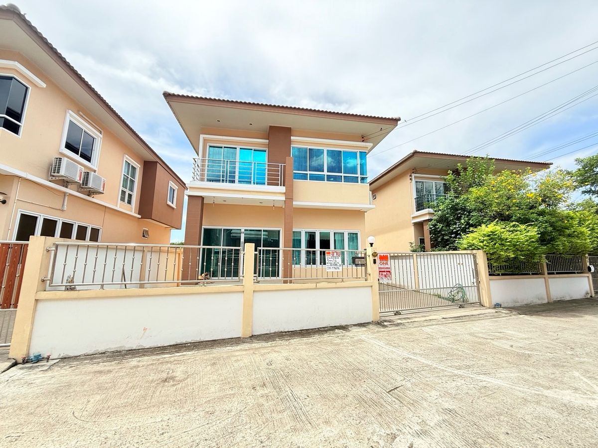 2 storey detached house for rent Soi Petchkasem 77 Can carry the bag in 2 storey detached house for rent Soi Petchkasem 77 Can carry the bag in