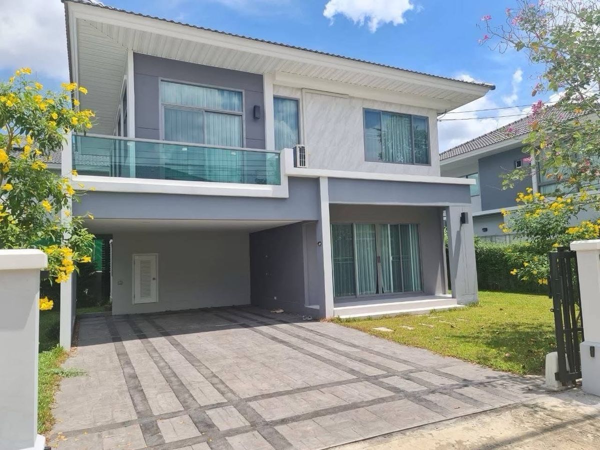 📢👇 Detached Home in a Prime Location.Conveniently located with easy access to multiple major routes, surrounded by top international schools and leading shopping malls, ideal for both living and long-term investment.