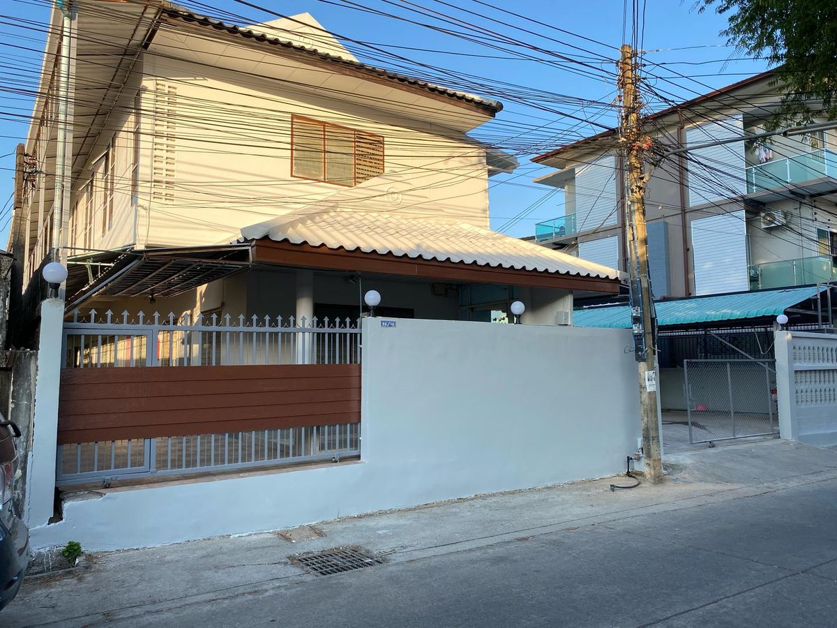 Selling 20 dormitory rooms, Suratak Road, behind Udon Phit School Selling 20 dormitory rooms, Suratak Road, behind Udon Phit School