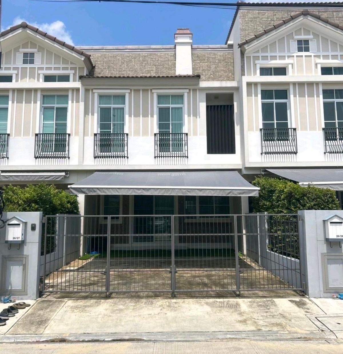 Rent a 2 -story townhome, new condition, hairpin! The view is next to the south, 25 sq.m., Indy2, Bang Na, near Mega Bangna.