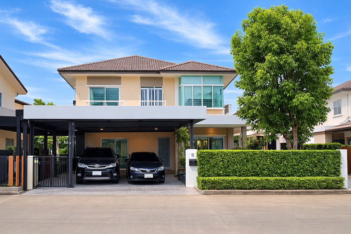 Large single detached house The back of the position is very good. Near the central garden In front of the house, no one covering