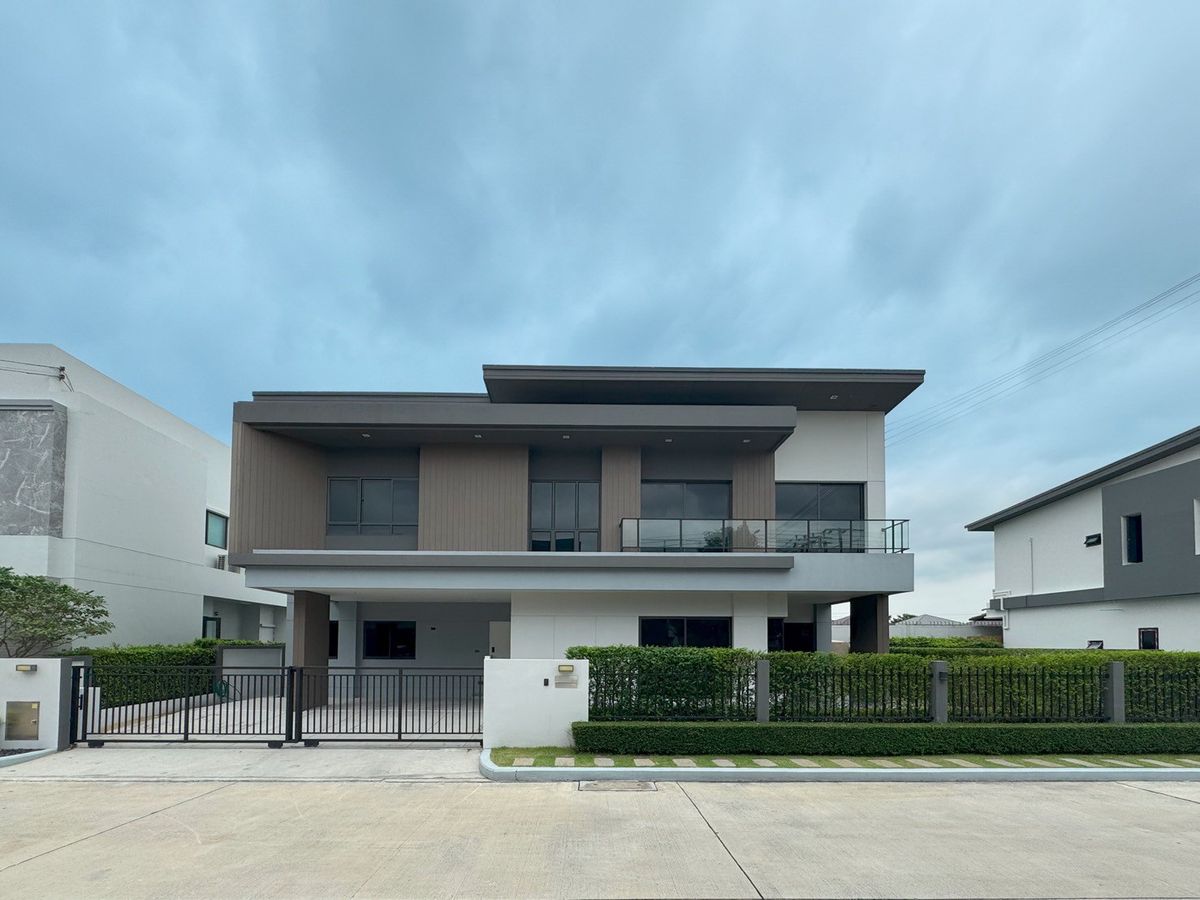 Selling at cost price 🌳 selling at Venue ID Motorway- Rama 9, Size 75 Sq. 6 bedrooms, 6 bathrooms Please contact at 0944656262 Selling at cost price 🌳 selling at Venue ID Motorway- Rama 9, Size 75 Sq. 6 bedrooms, 6 bathrooms Please contact at 0944656262